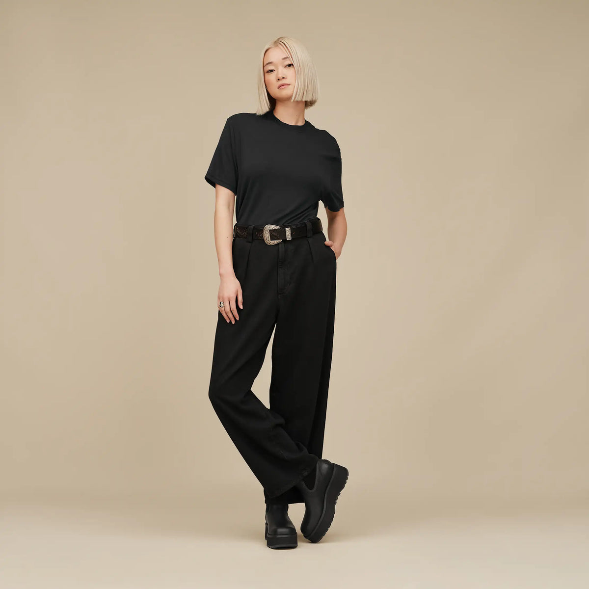 Women's Amarys Relaxed Tee - BLACK