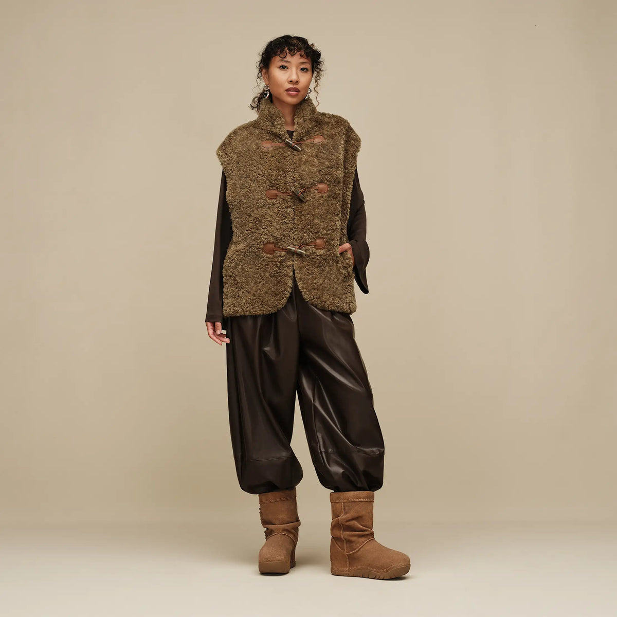 Women's Niah Toggle Vest - COFFEE GROUNDS