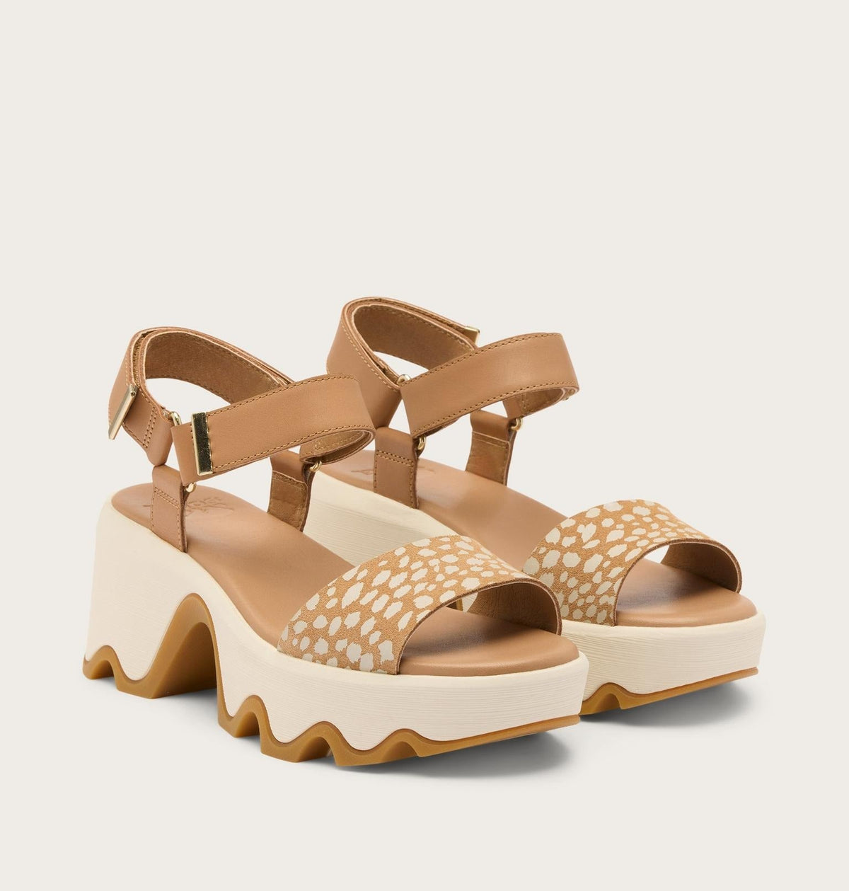 Kinetic™ Aura Y-Strap Women's Sandal - Tawny Buff, Chalk