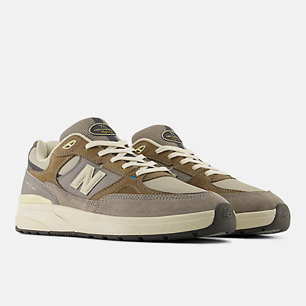 NB Numeric Andrew Reynolds 933